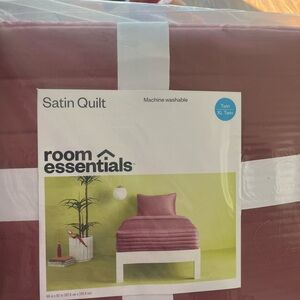 Room Essentials Satin Quilt - Rose